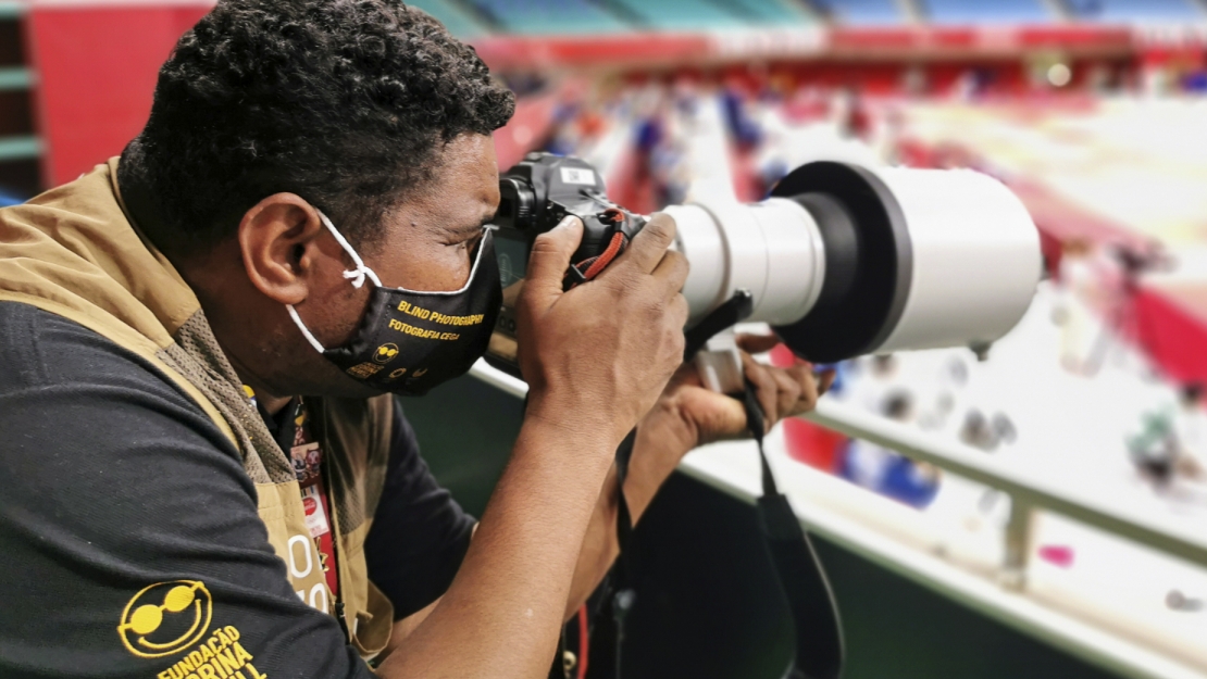 Fotógrafo cego João Maia será o representante da Fundação Dorina Nowill