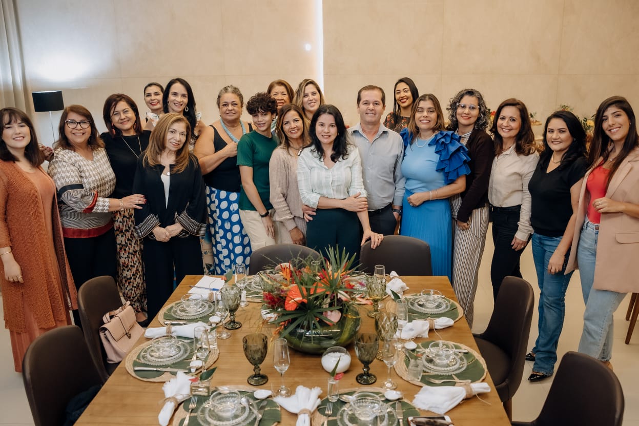 À Mesa, por Ana Beatriz Carvalho