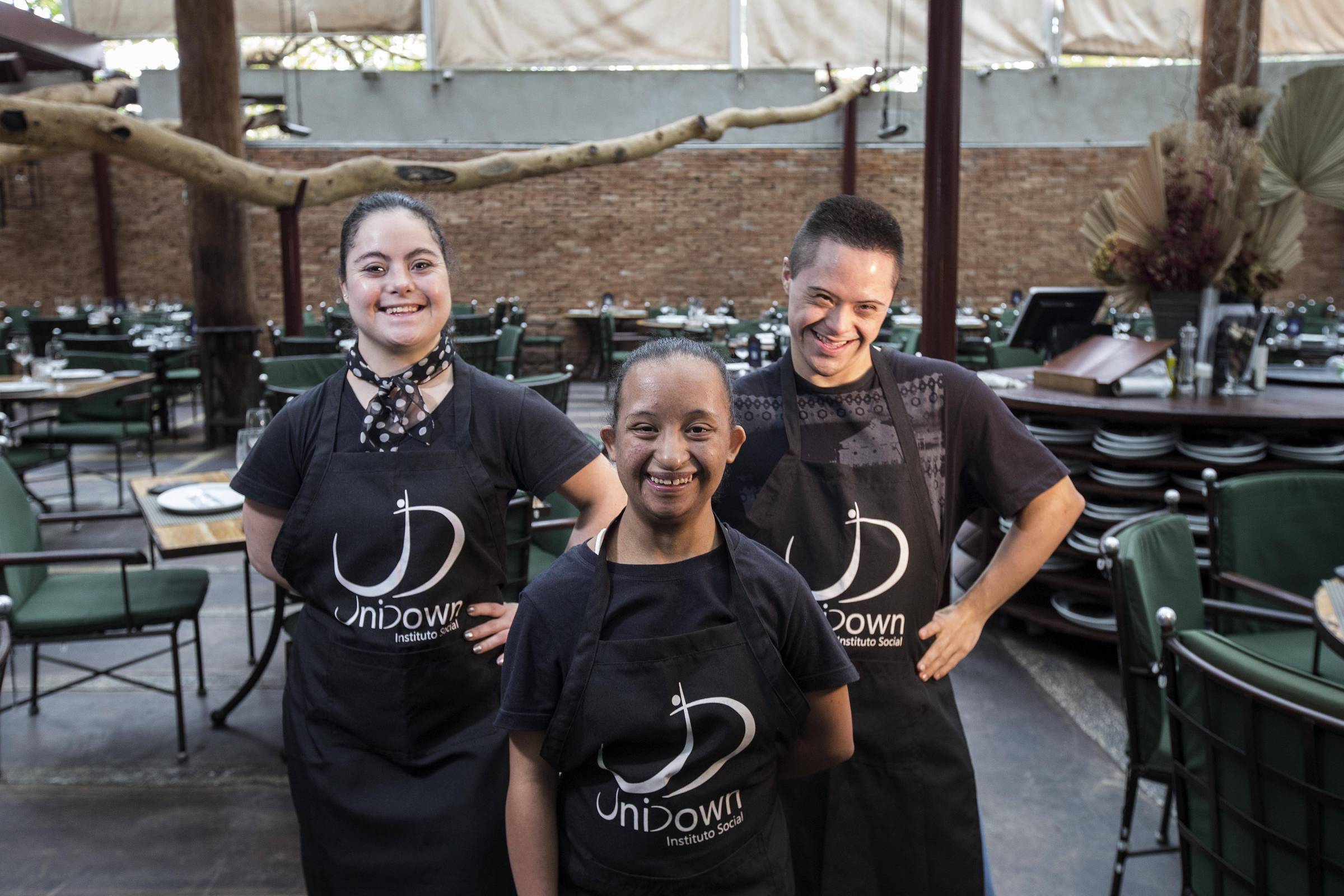 Restaurante A Figueira Rubaiyat oferece curso de Garçom e Garçonete com estágio remunerado para pessoas com Síndrome de Down