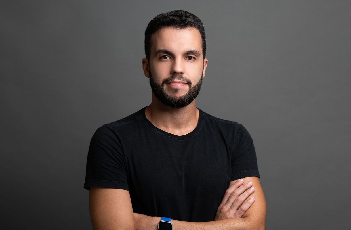 Jornalista lança livro de ficção com temas contemporâneos e futuristas