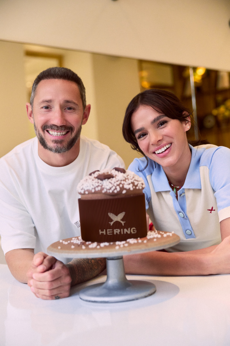 Hering leva Bruna Marquezine para cozinhar receita icônica brasileira com Cedric Grolet em campanha de Natal