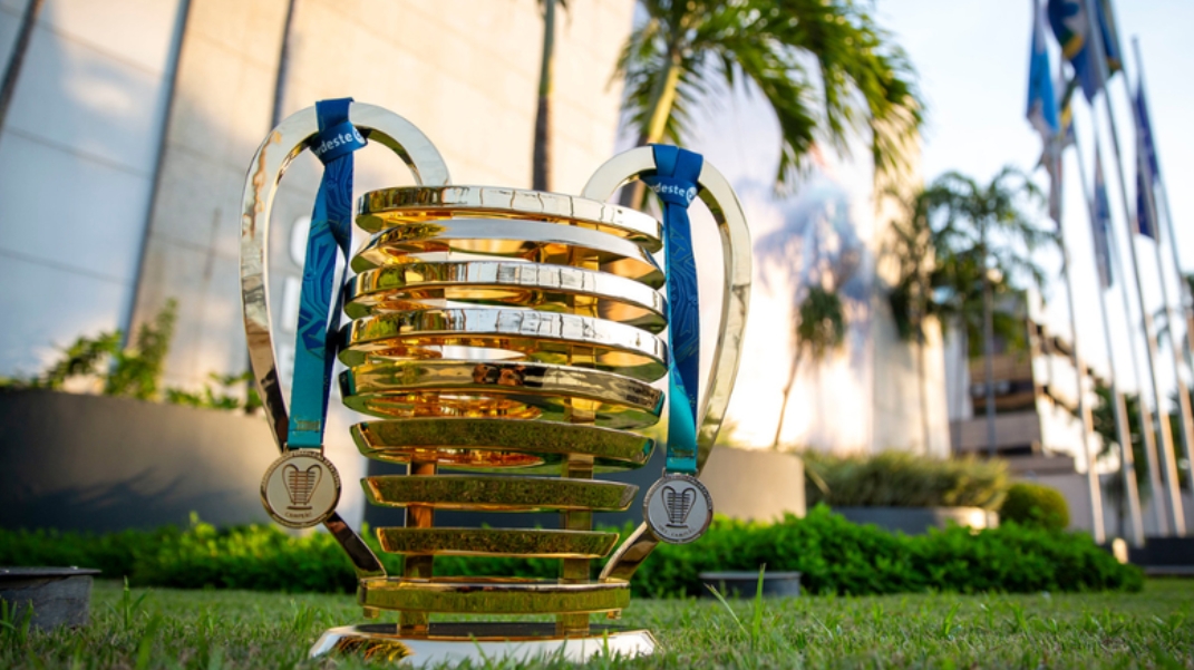 Patrocinadora oficial da Copa do Nordeste, Carajás Home Center expõe a taça do campeonato em loja neste fim de semana