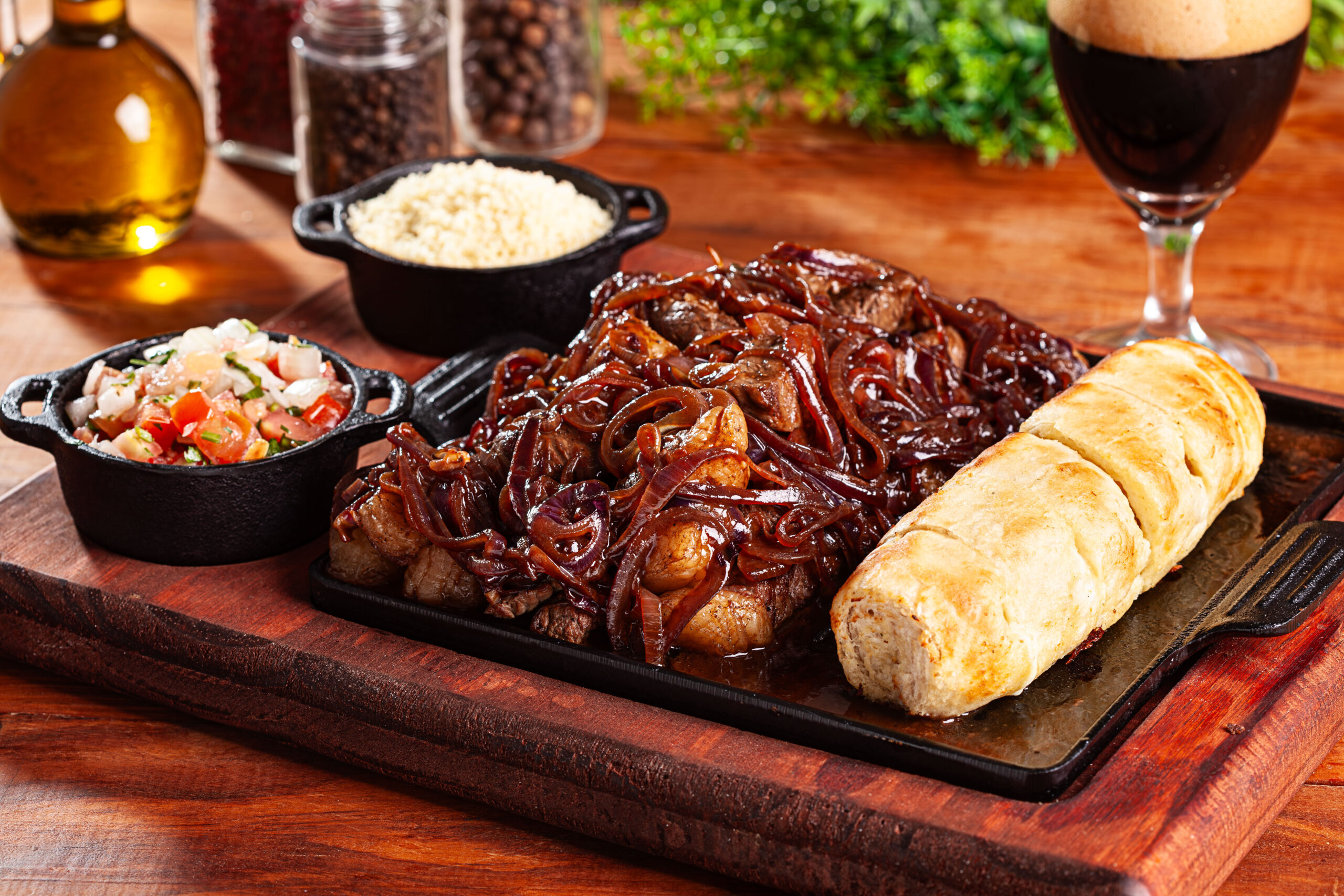 Para fugir do óbvio nas refeições, Água Doce Sabores do Brasil ensina Picanha na Cerveja preta com Cebolas Caramelizadas