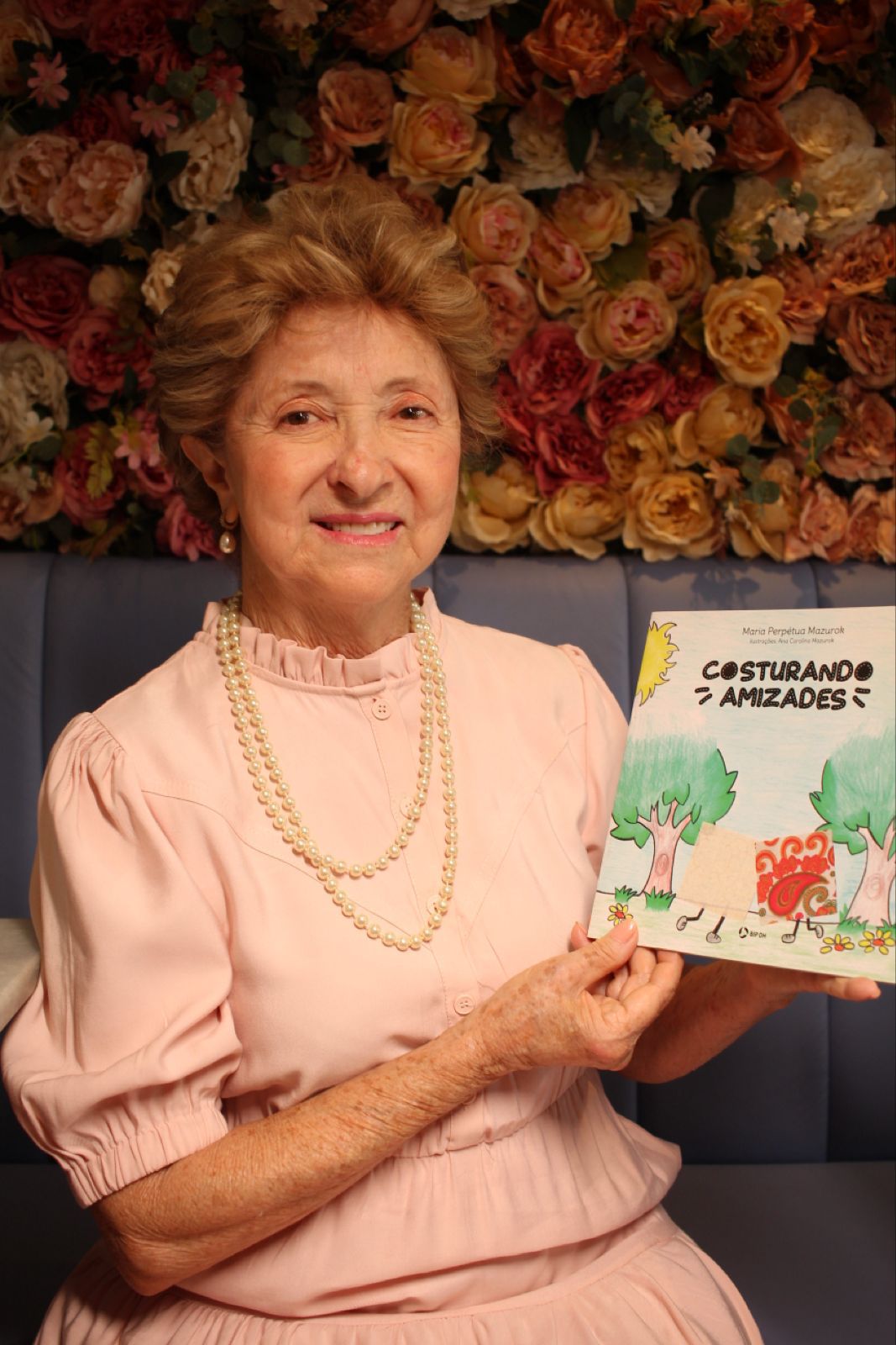 Em Entrevista a Revista Projeto AutoEstima, a escritora Maria Perpétua Mazurok fala sobre o seu novo livro COSTURANDO AMIZADES