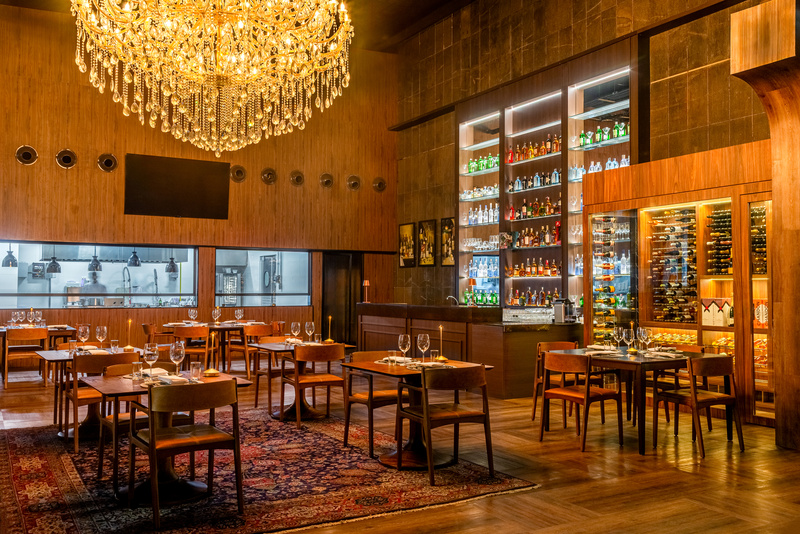 Chef Frederico Miranda combina técnica italiana e ingredientes amazônicos em um menu que cruza tradição e território, com massas frescas, crudos autorais e releituras que incorporam tucupi, cupuaçu e pescados locais