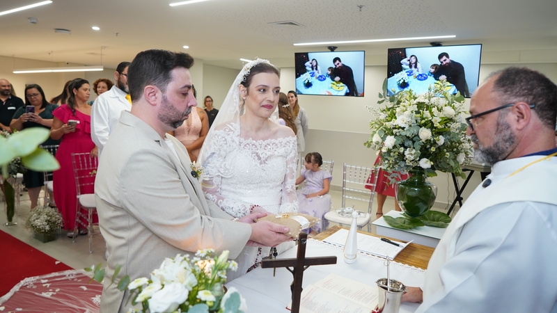 Paciente com câncer realiza sonho de casamentodentro de hospital no ABC