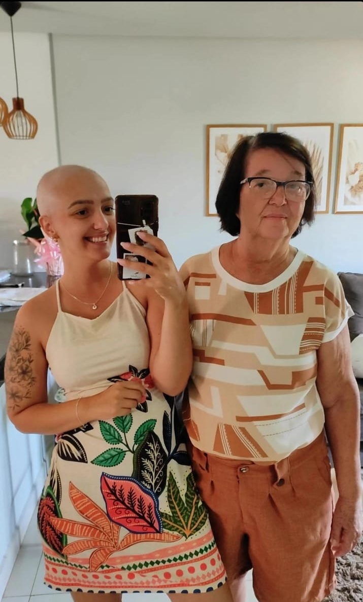 Mãe E Filha Descobrem Câncer De Mama Com Semanas De Diferença E Enfrentam Tratamento Lado A Lado